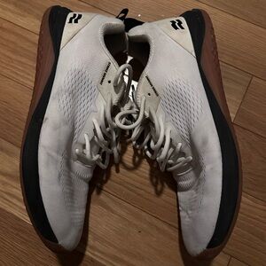 Strike mvmnt white with gum sole